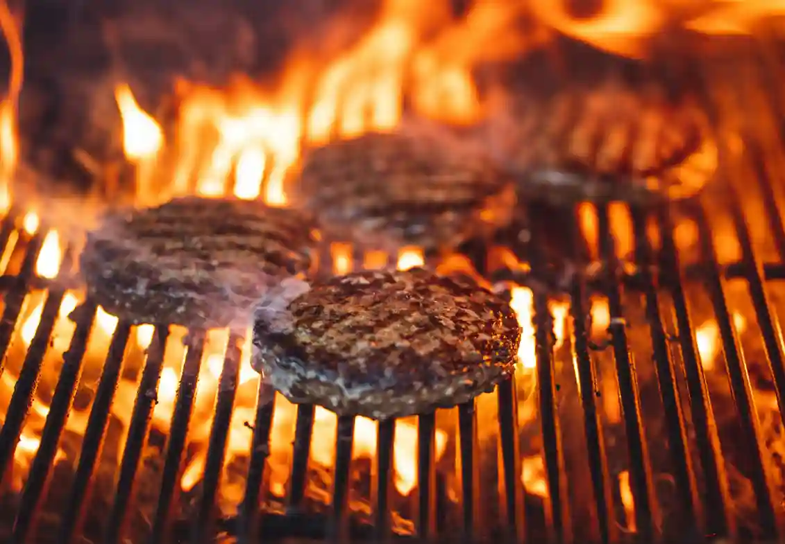  Grillplatz auf dem Campingplatz mit Sitzmöglichkeiten