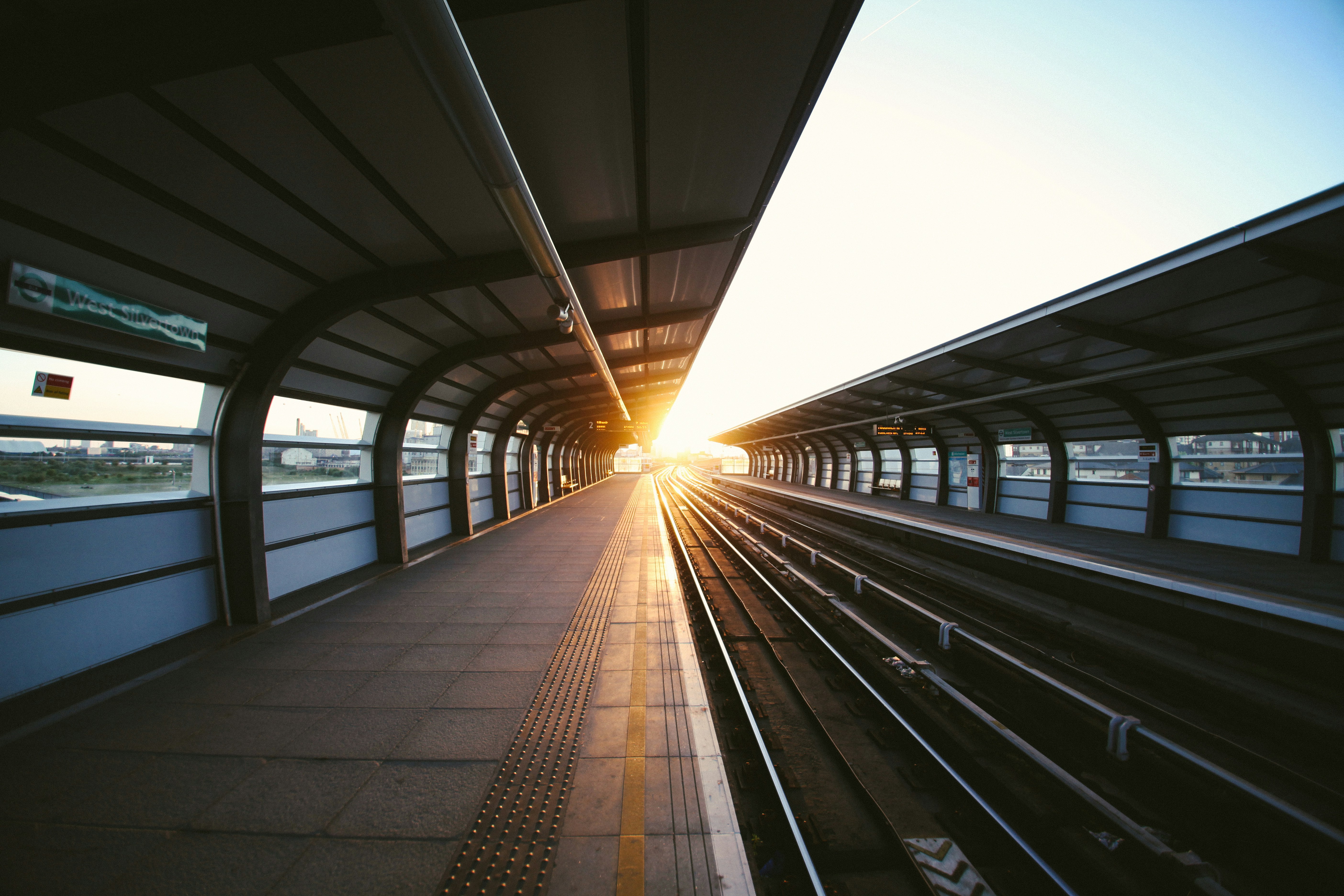 Anreise mit der Bahn – nahegelegene Bahnhöfe und Mitfahrgelegenheit zum Campingplatz